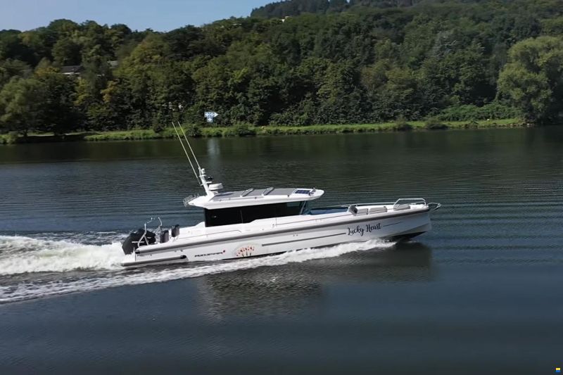 Axopar 37 XC Cross Cabin