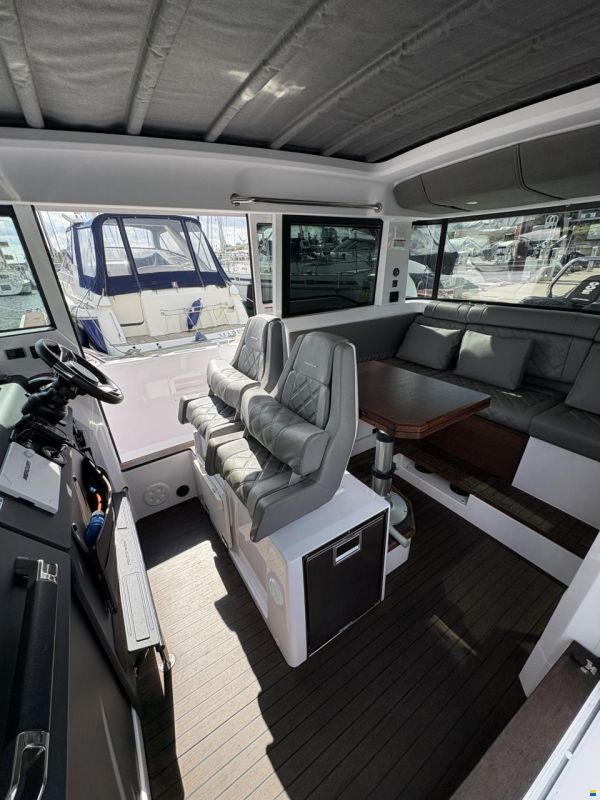 Axopar 37 XC Cross Cabin