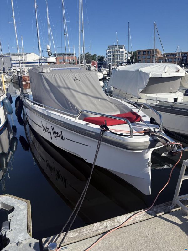 Axopar 37 XC Cross Cabin