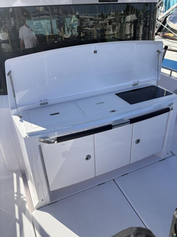 Axopar 37 XC Cross Cabin