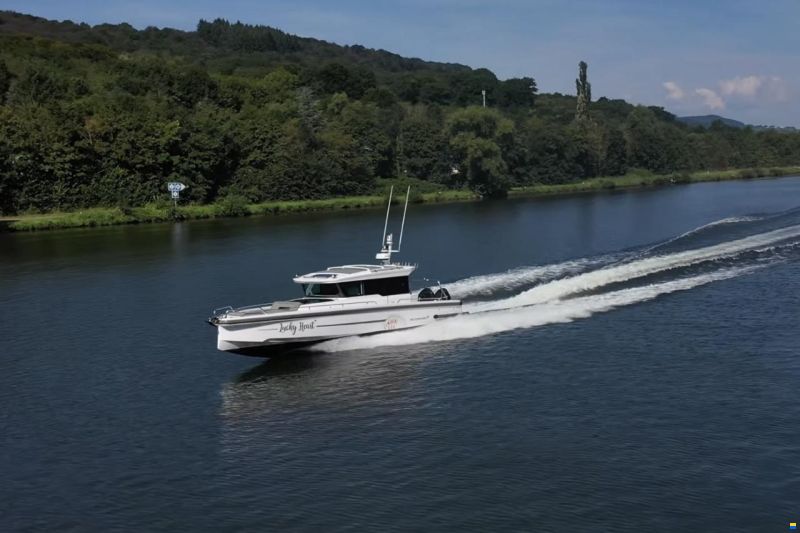 Axopar 37 XC Cross Cabin