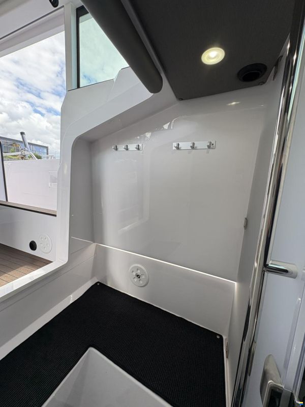 Axopar 37 XC Cross Cabin