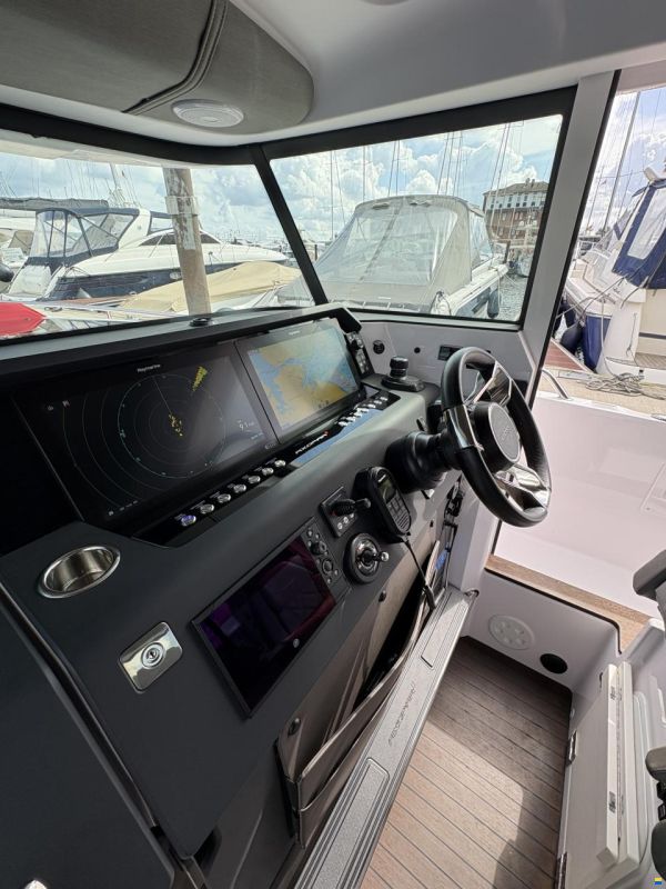 Axopar 37 XC Cross Cabin