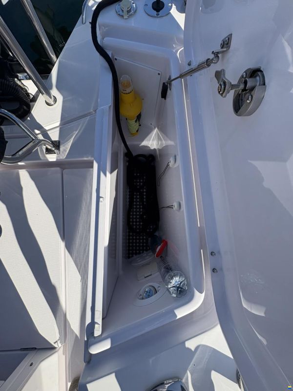 Axopar 37 XC Cross Cabin