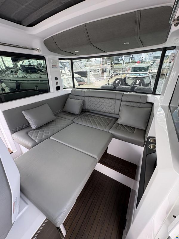 Axopar 37 XC Cross Cabin