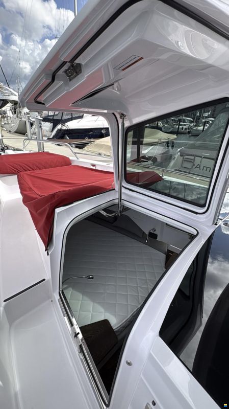 Axopar 37 XC Cross Cabin