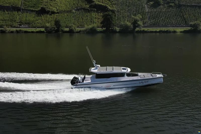 Axopar 37 XC Cross Cabin