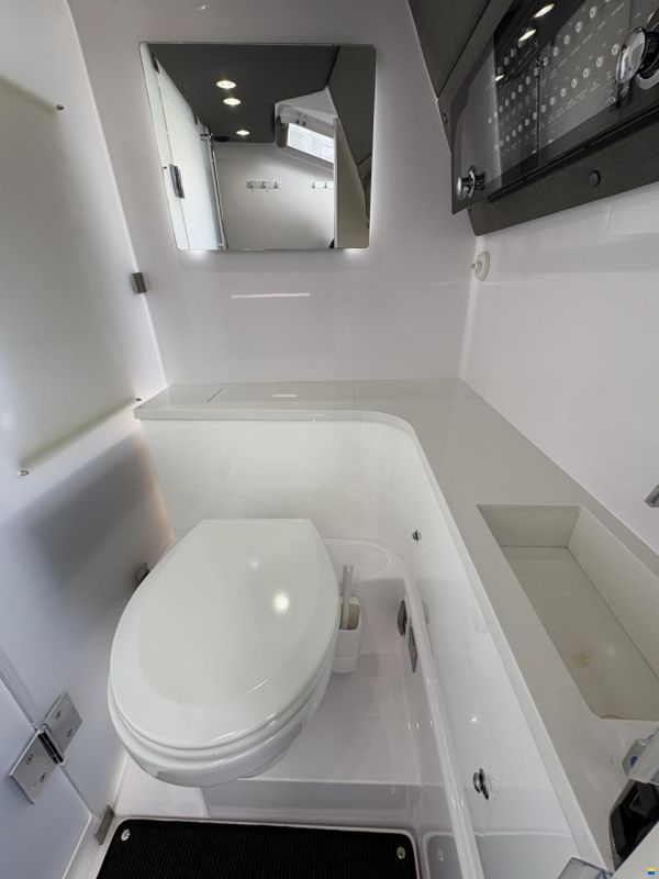 Axopar 37 XC Cross Cabin