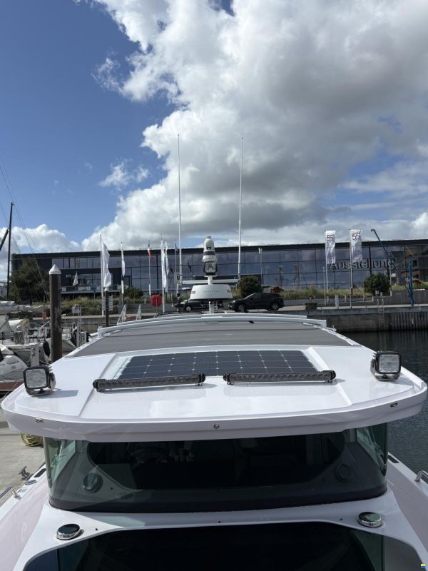 Axopar 37 XC Cross Cabin
