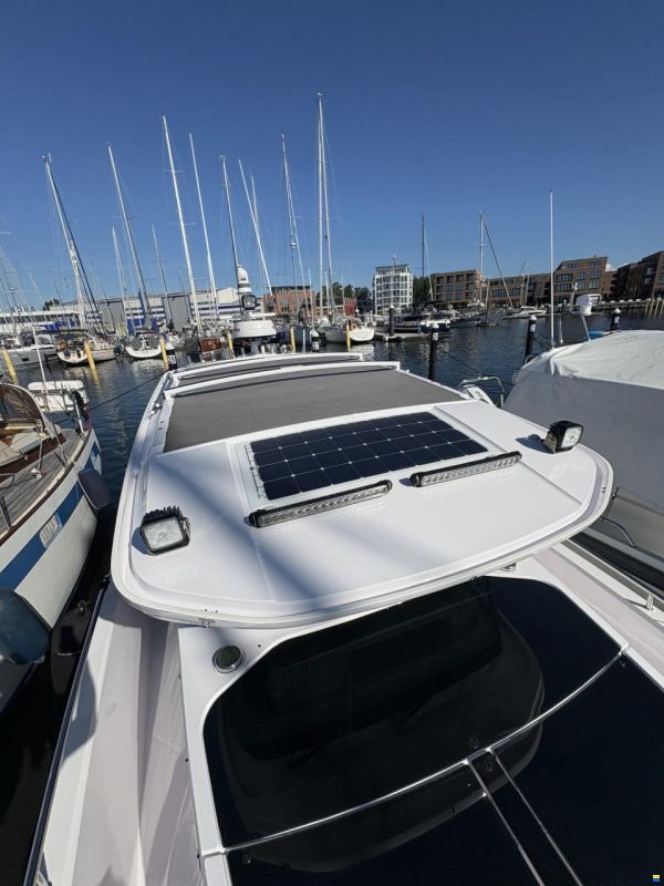 Axopar 37 XC Cross Cabin