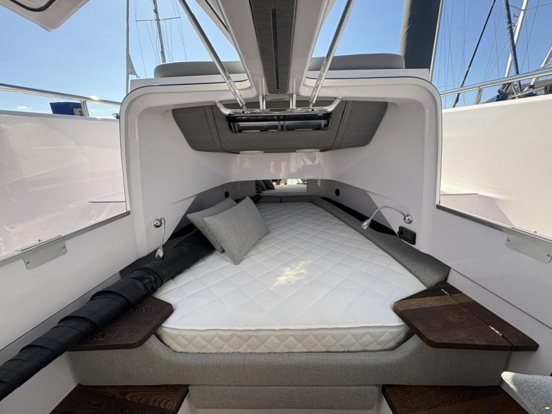 Axopar 37 XC Cross Cabin