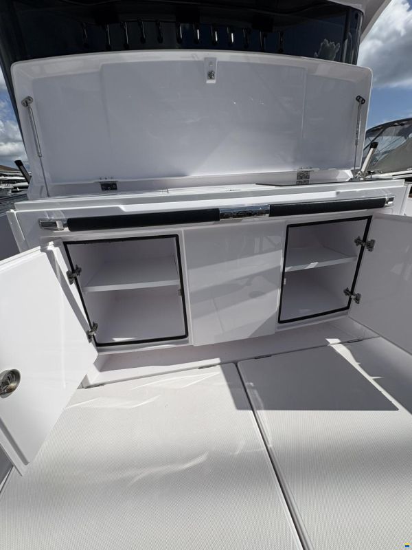 Axopar 37 XC Cross Cabin