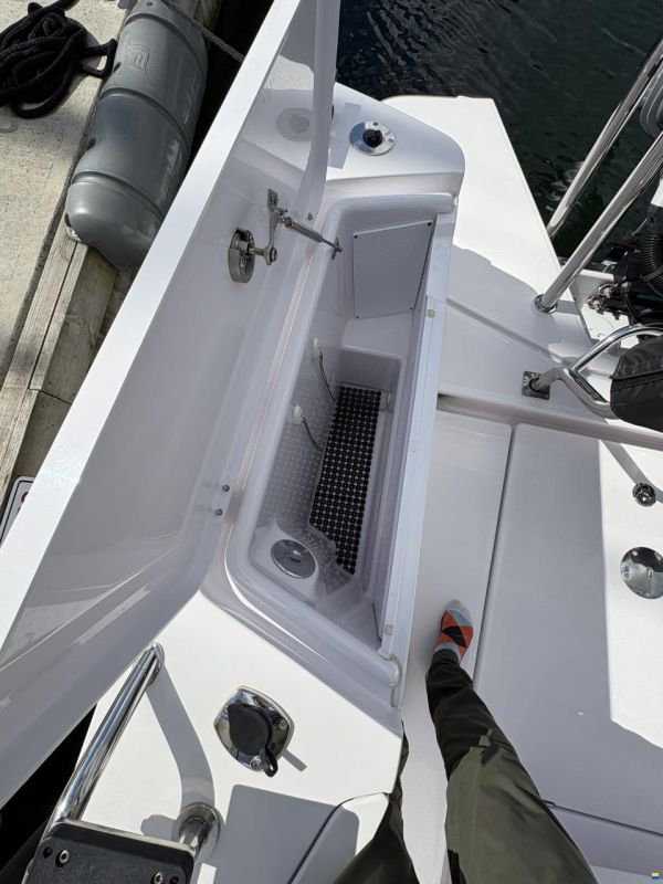 Axopar 37 XC Cross Cabin