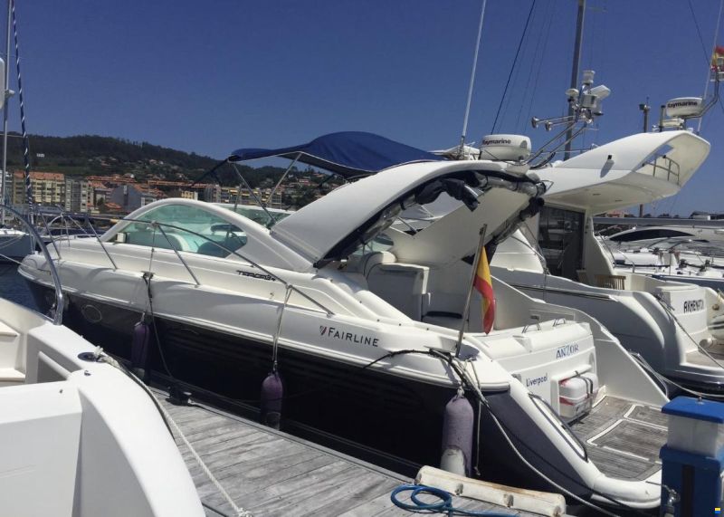 Fairline Targa 34 con atraque Sanxenxo