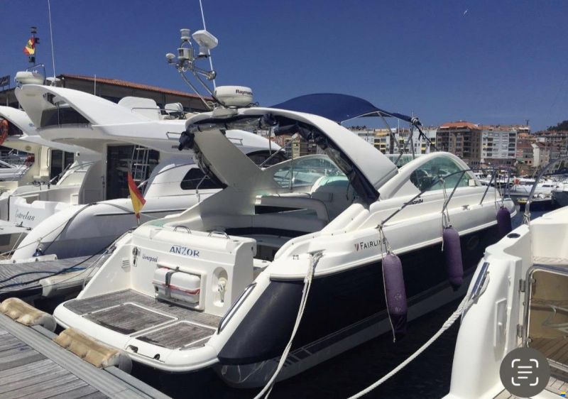 Fairline Targa 34 con atraque Sanxenxo