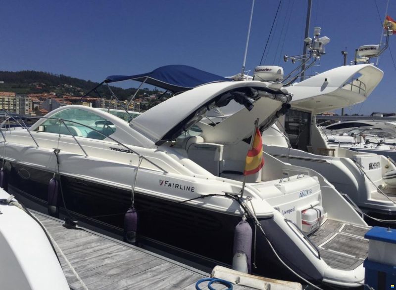 Fairline Targa 34 con atraque Sanxenxo