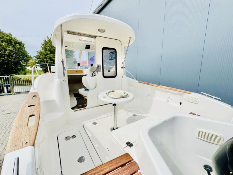 Quicksilver 580 Pilothouse