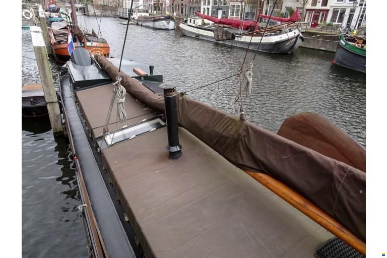 Zeilend woonschip Woonschip met vaste li