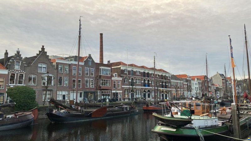 Zeilend woonschip Woonschip met vaste li