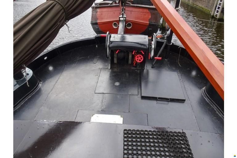 Zeilend woonschip Woonschip met vaste li