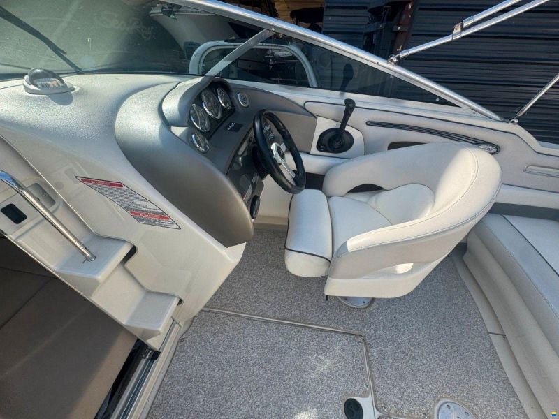 Sea Ray 220 SunSport Edition