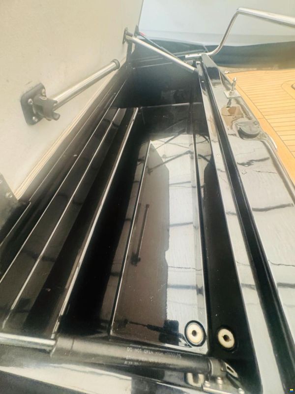 Sea Ray 240 SSE SunSport Black Beaty Sondermodel