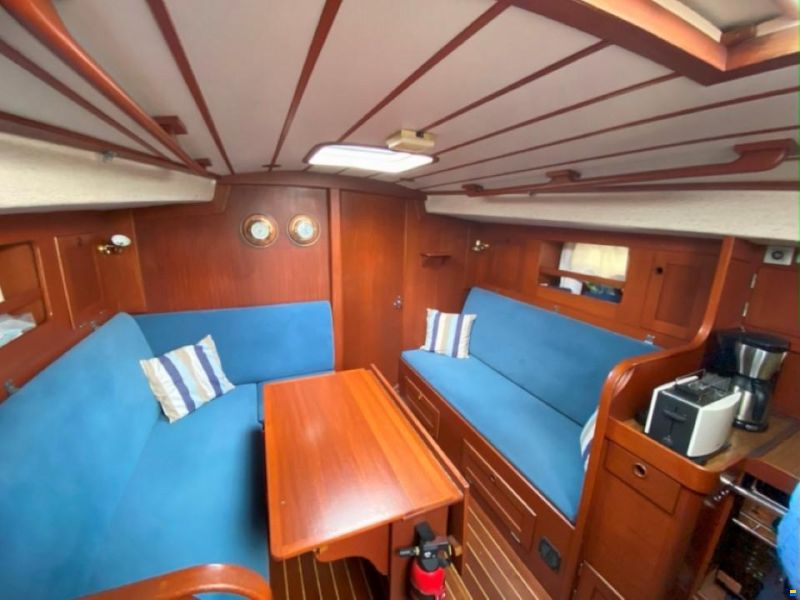 Hallberg-Rassy 352