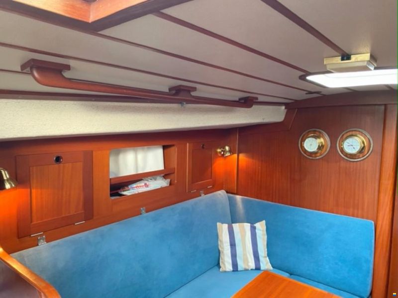 Hallberg-Rassy 352