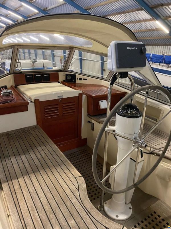 Hallberg-Rassy 352