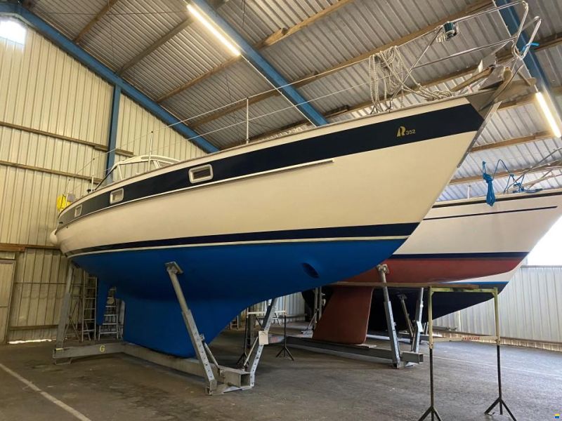 Hallberg-Rassy 352