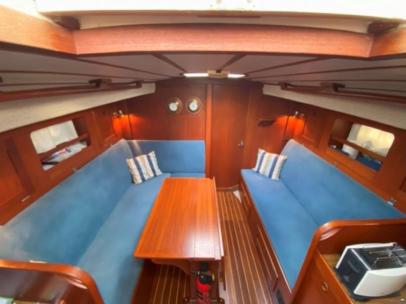 Hallberg-Rassy 352