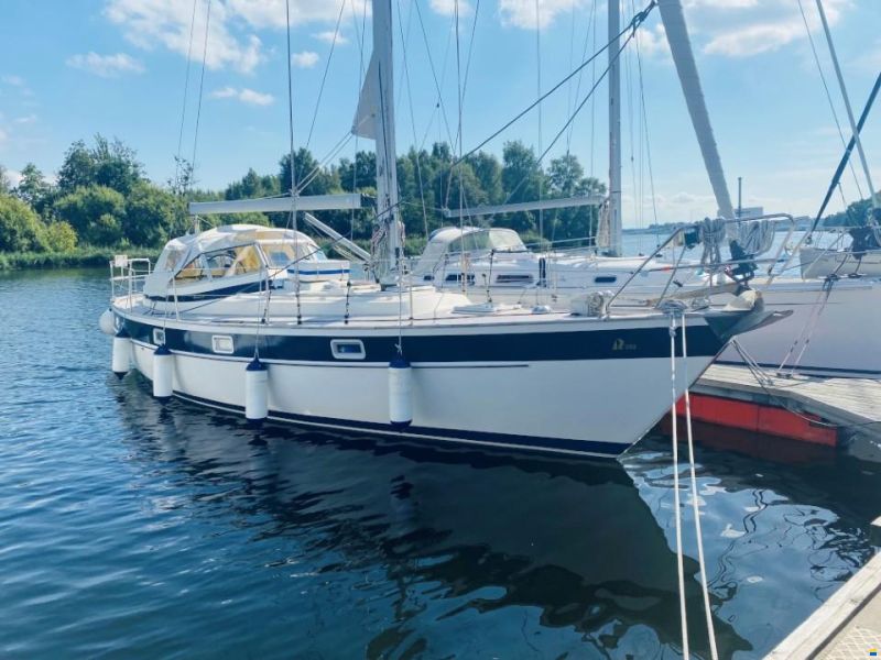 Hallberg-Rassy 352