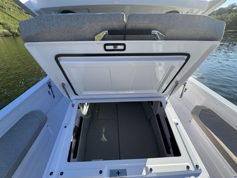 Axopar 38 XC Cross Cabin