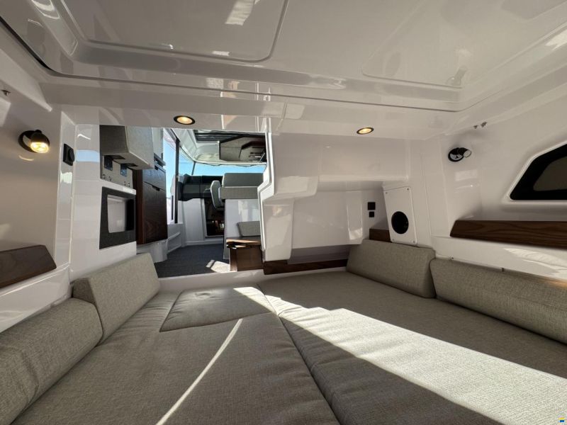 Axopar 38 XC Cross Cabin