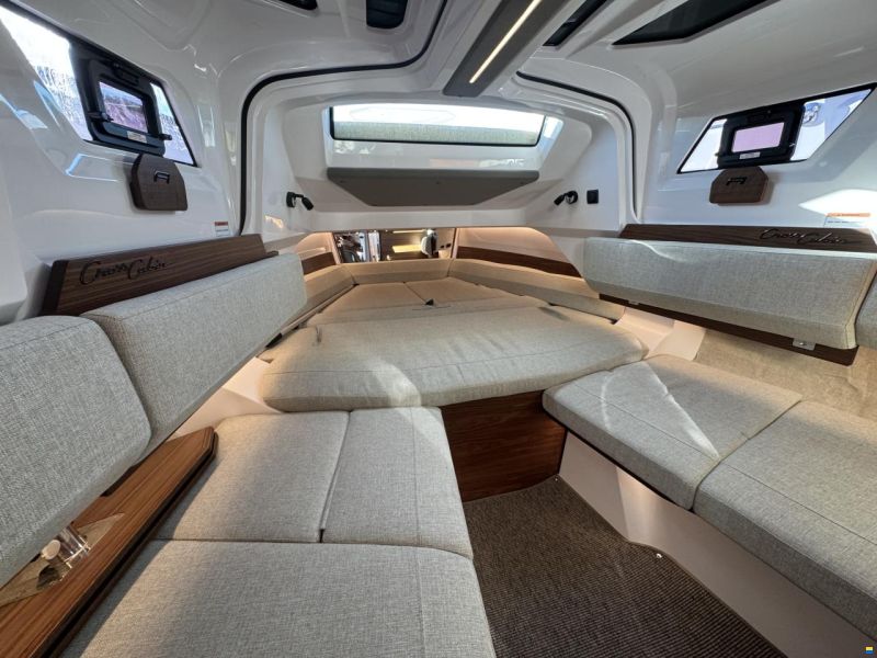 Axopar 38 XC Cross Cabin