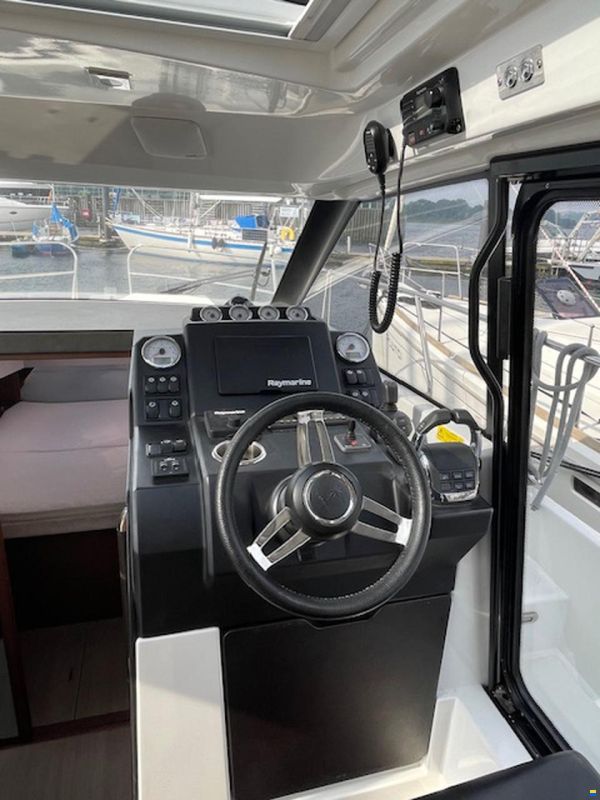 Jeanneau NC 33