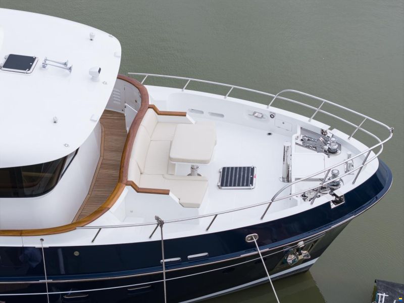 Selene 68 Explorer