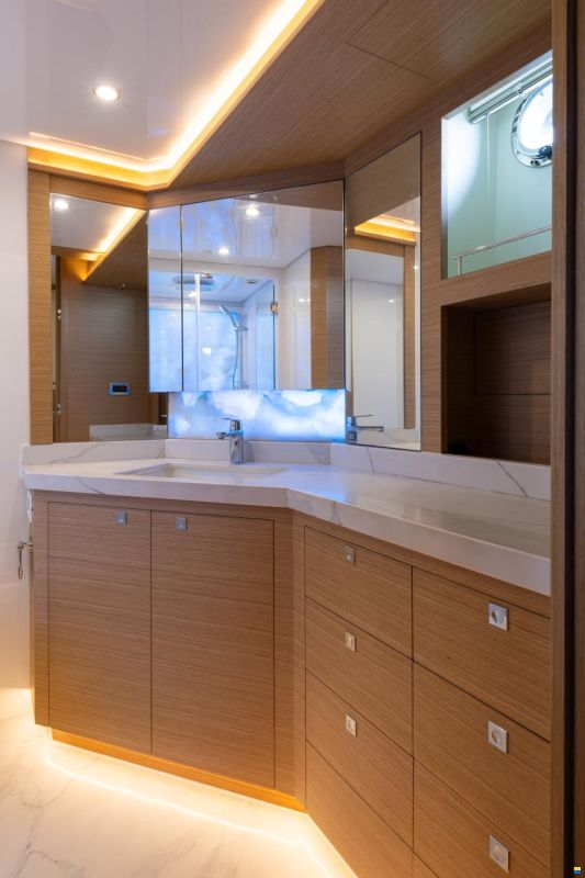 Selene 68 Explorer
