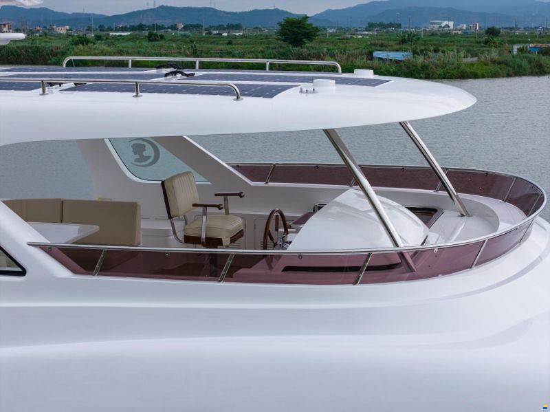 Selene 68 Explorer