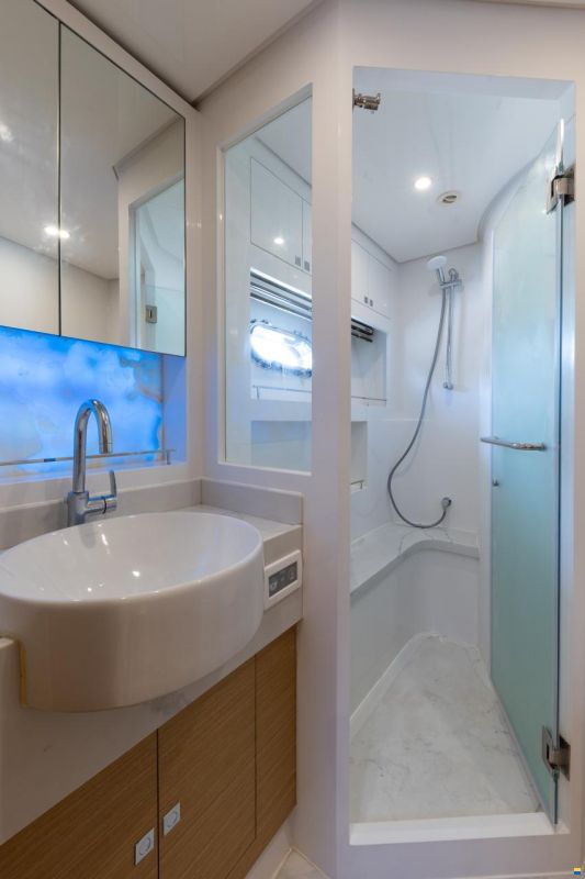 Selene 68 Explorer