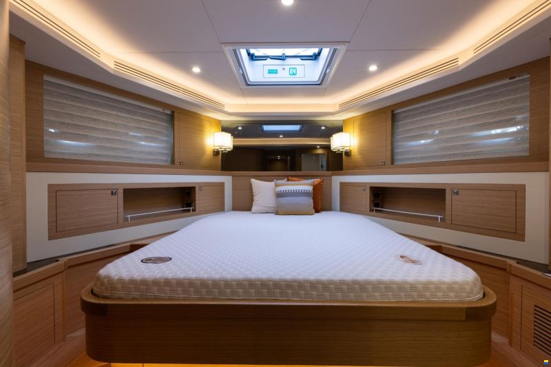 Selene 68 Explorer