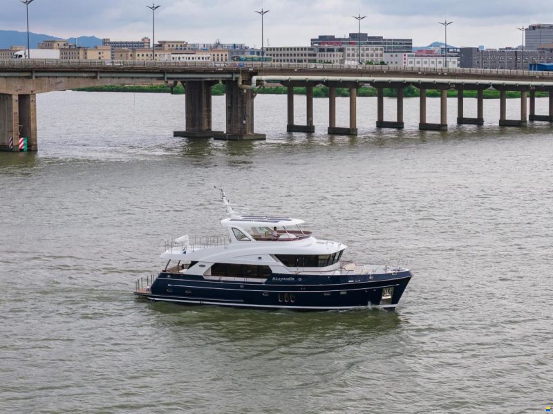 Selene 68 Explorer