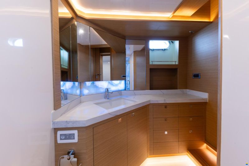 Selene 68 Explorer