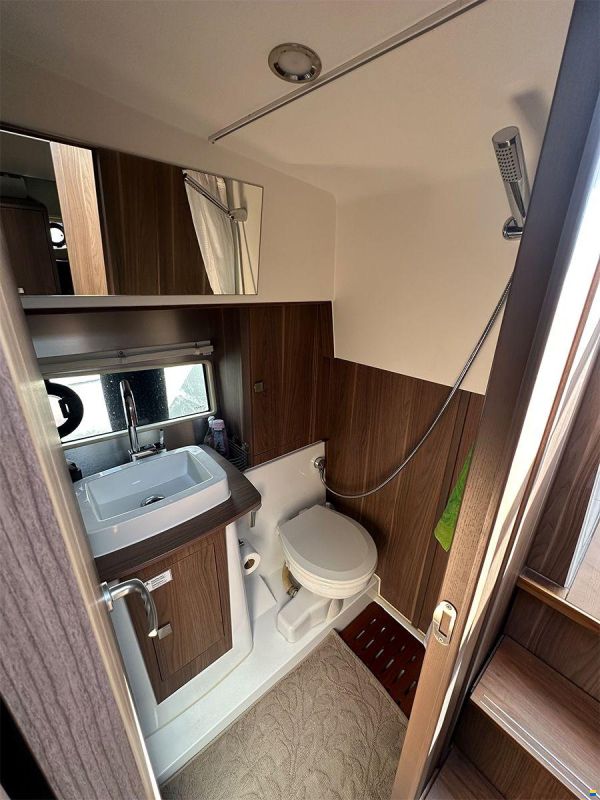 Sealine C330