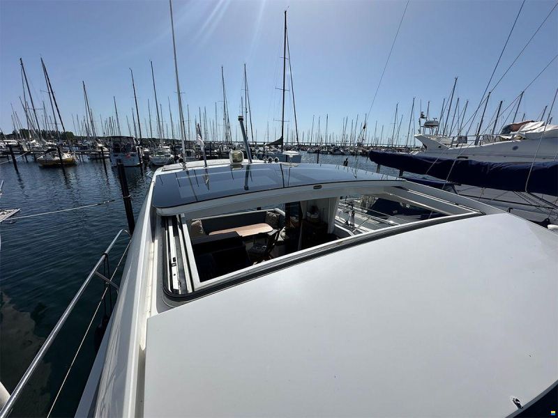 Sealine C330