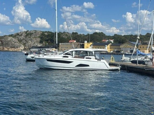 Sealine C330