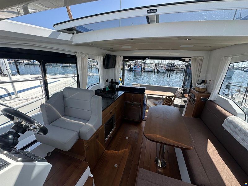 Sealine C330