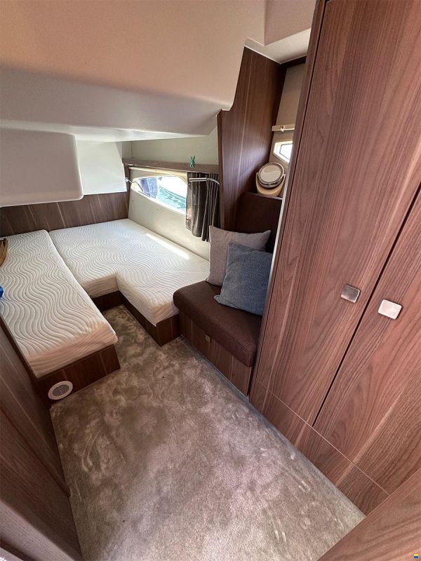 Sealine C330