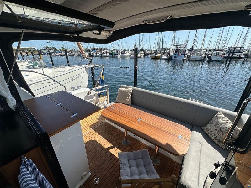 Sealine C330
