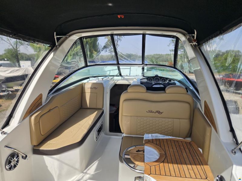 Sea Ray 265